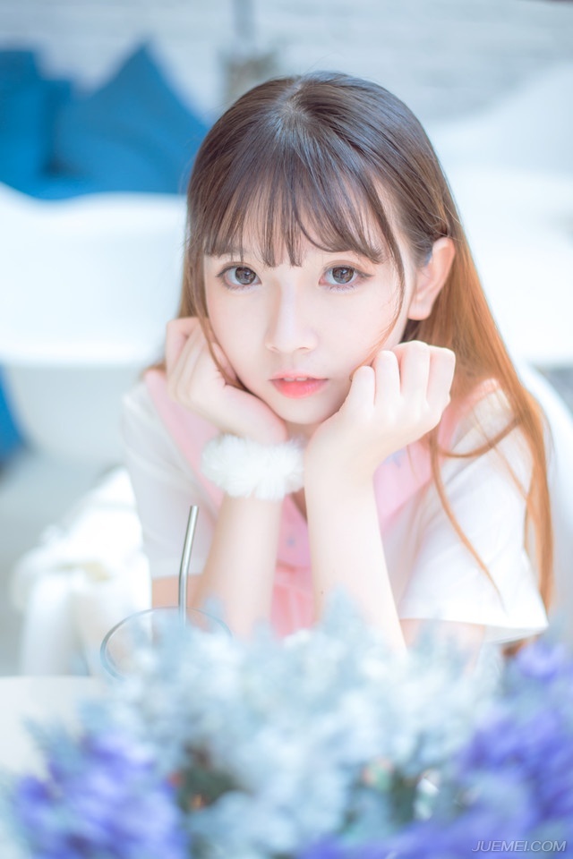 “夜莺传来的消息，已经得到证实，周瑜趁着大雾渡江奇袭湖阳，却中了诸葛亮的埋伏，力战而亡。”夜鹰躬身道。